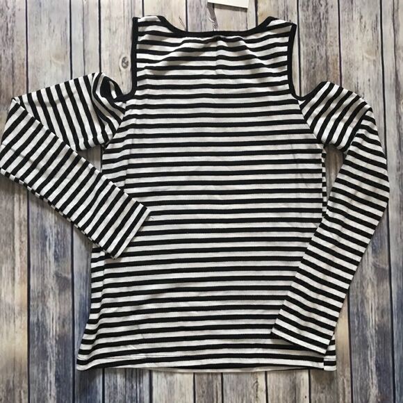 Striped cold shoulder top   - Picture 4 of 4